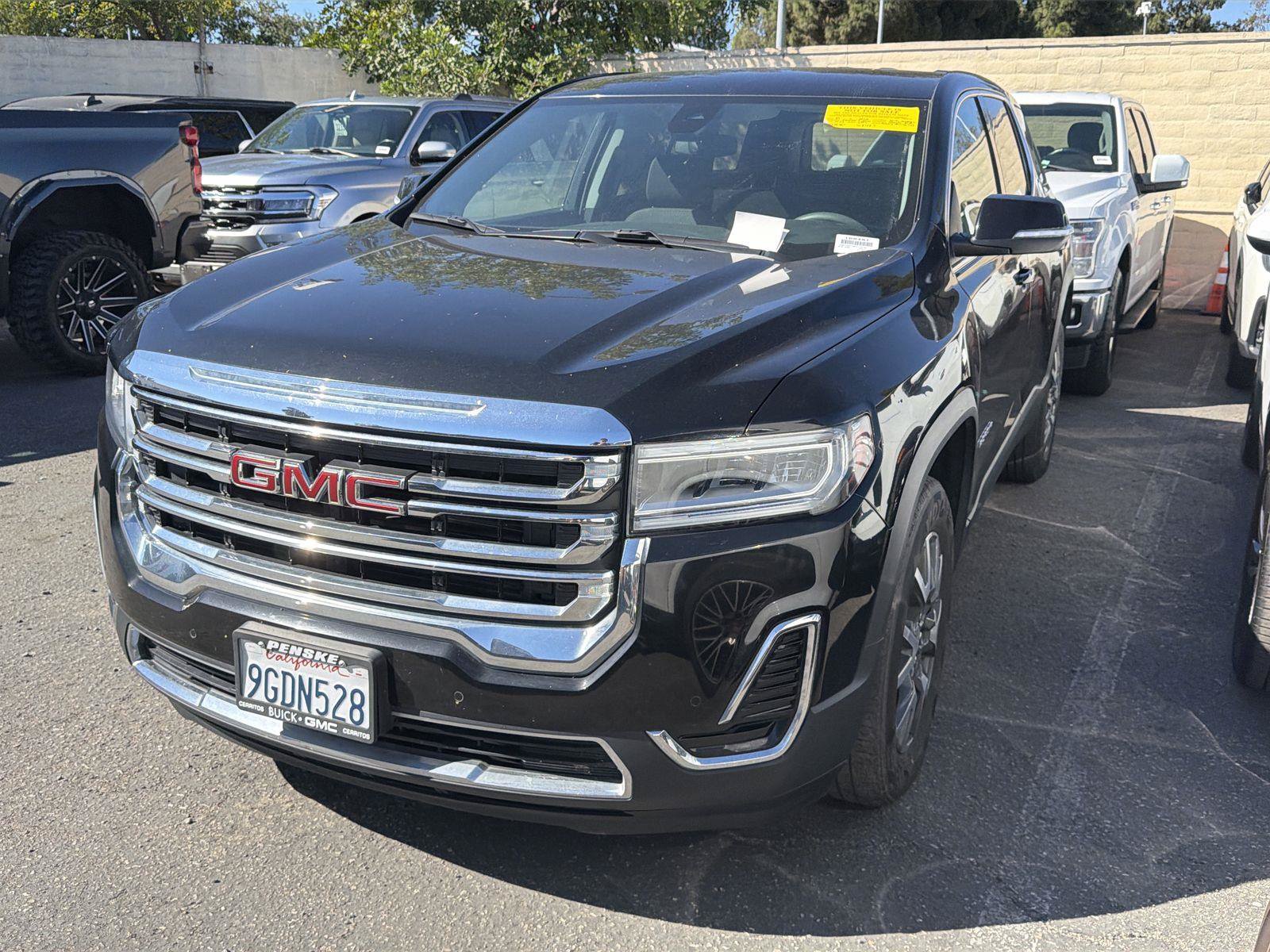 Used 2023 GMC Acadia SLE FWD image 3