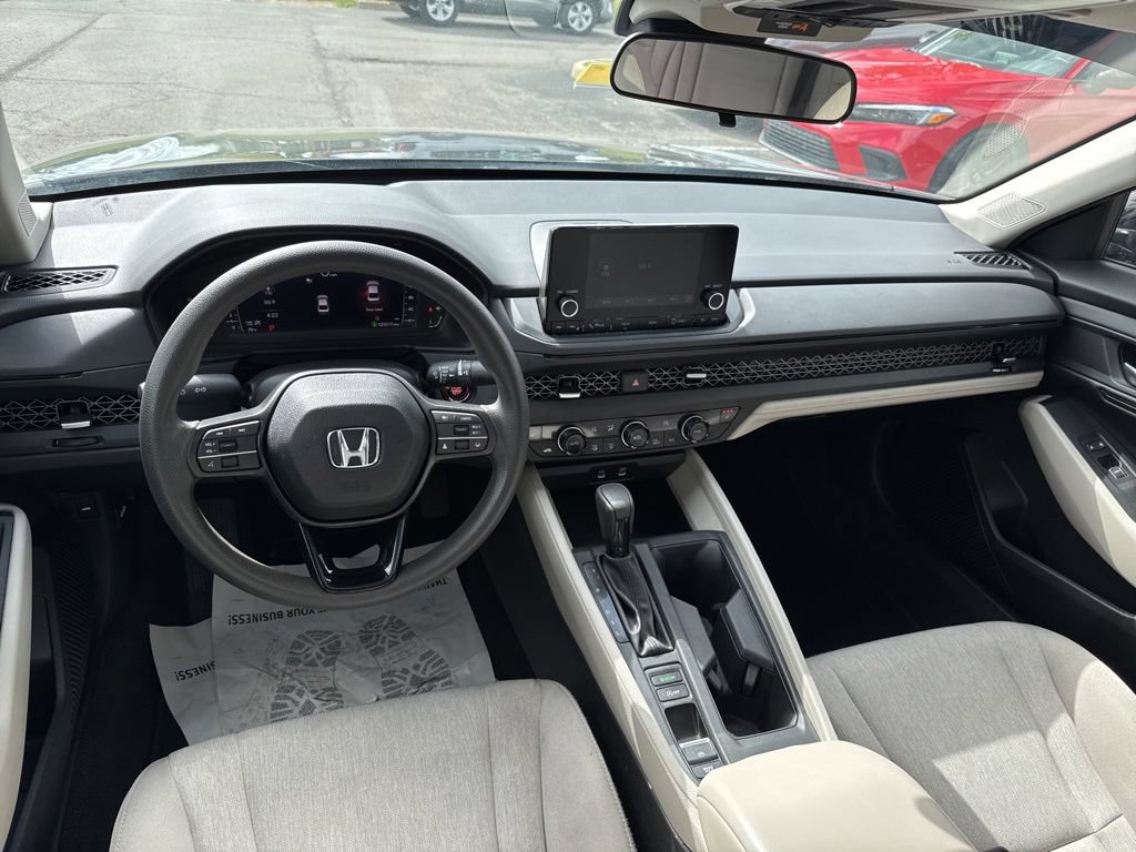 Used 2025 Honda Accord SE image 31
