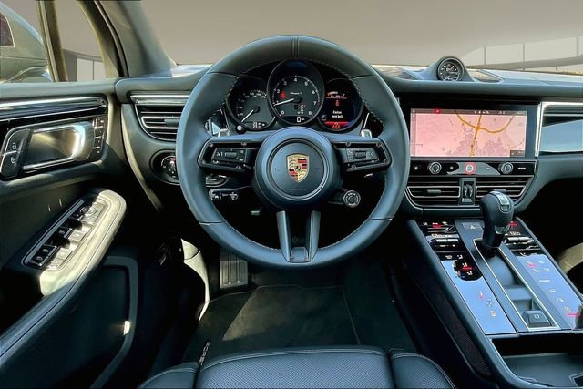 Used 2026 Porsche Macan image 8