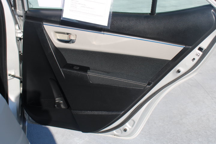 Used 2015 Toyota Corolla LE FWD image 12