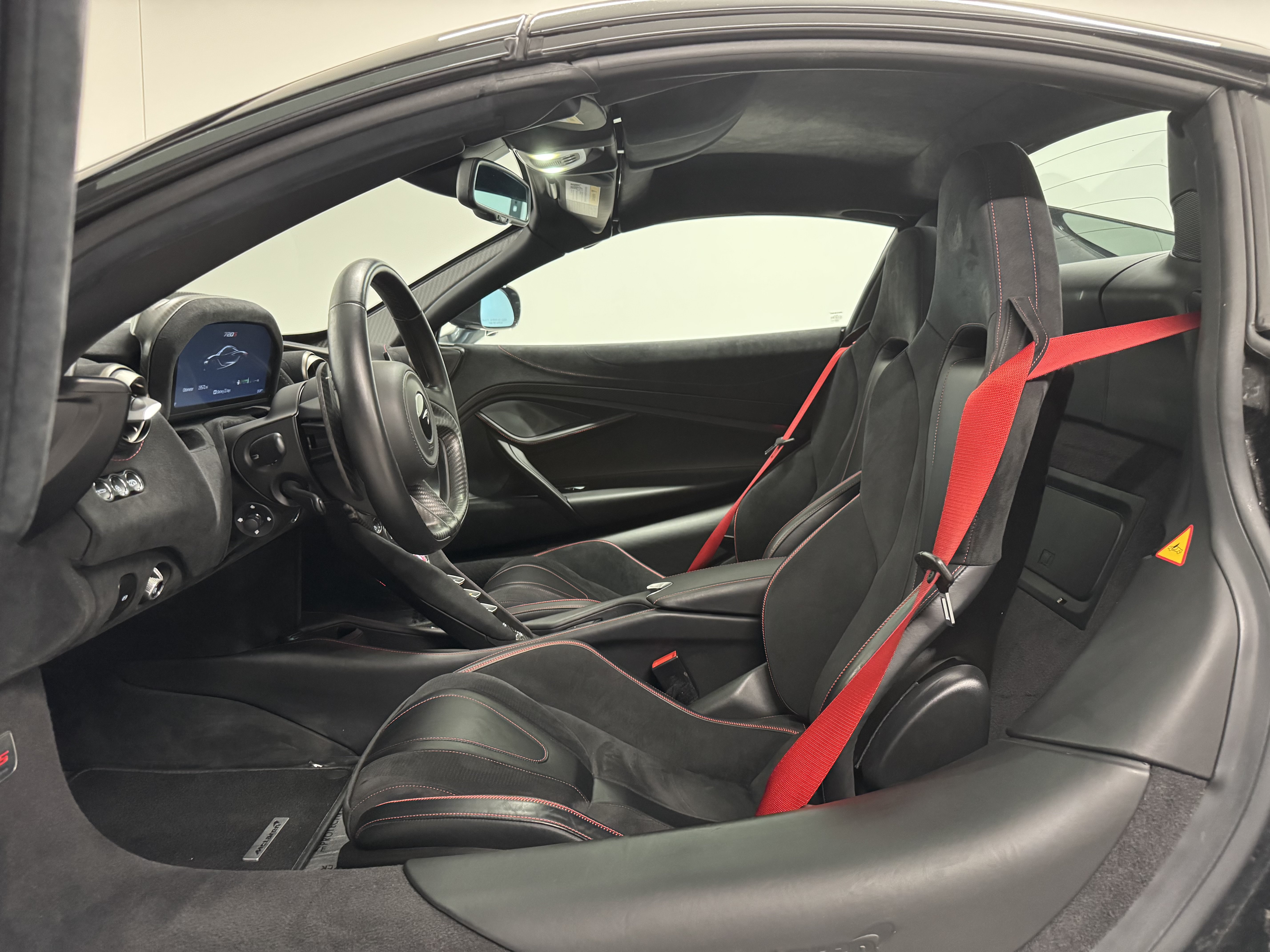 Used 2022 McLaren 720S Spider RWD image 12