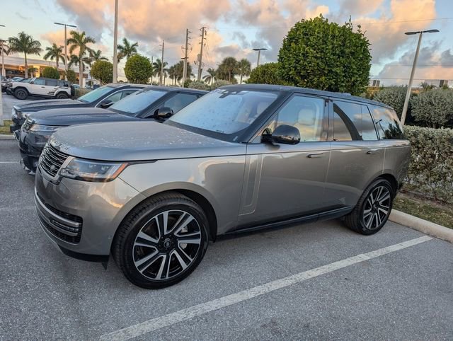 Used 2023 Land Rover Range Rover SE image 2
