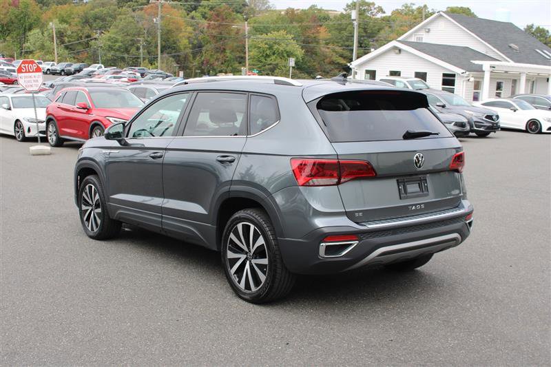 Used 2023 Volkswagen Taos SE w/ Panoramic Sunroof Package image 6