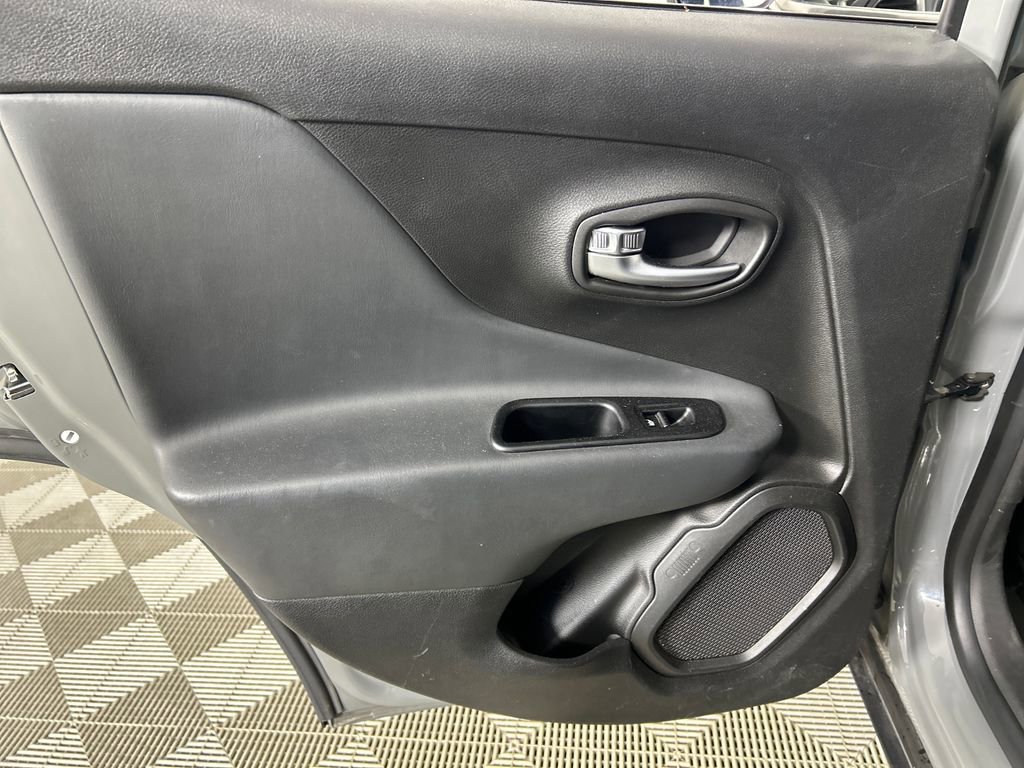 Used 2022 Jeep Renegade Sport AWD/4WD image 16