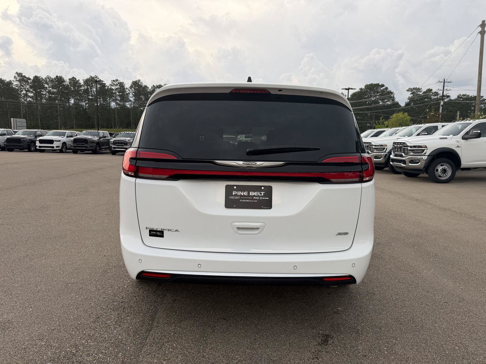 Certified 2024 Chrysler Pacifica Pinnacle AWD/4WD image 5