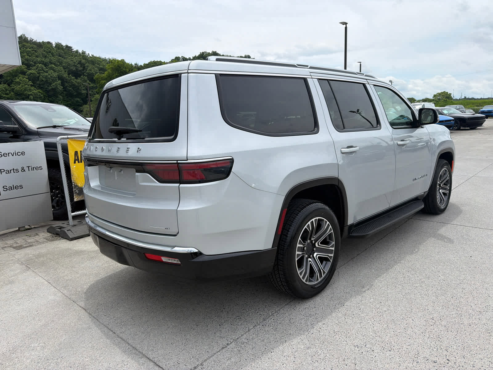 Used 2024 Jeep Wagoneer Series II AWD/4WD image 7