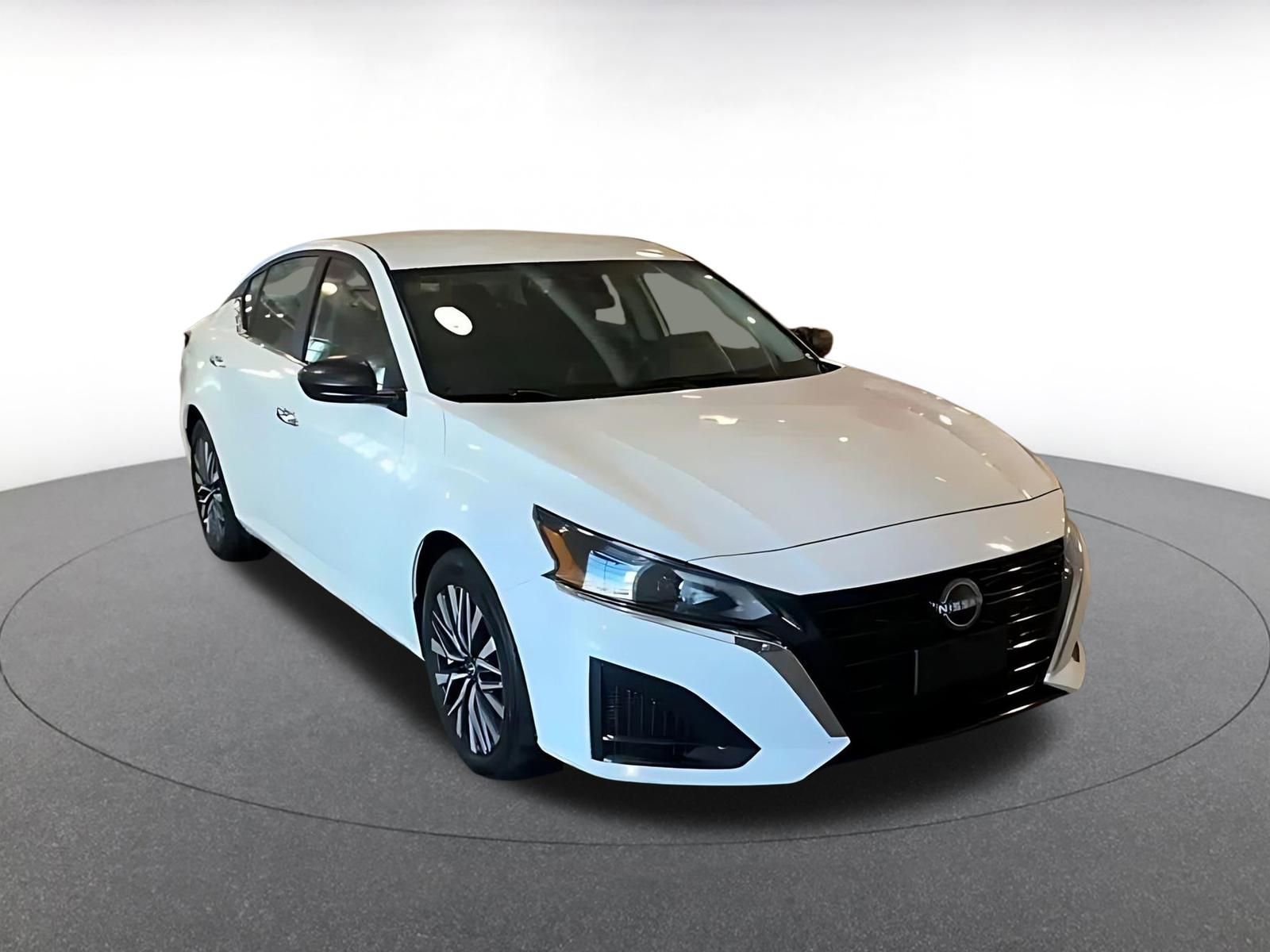 Used 2025 Nissan Altima 2.5 SV image 3