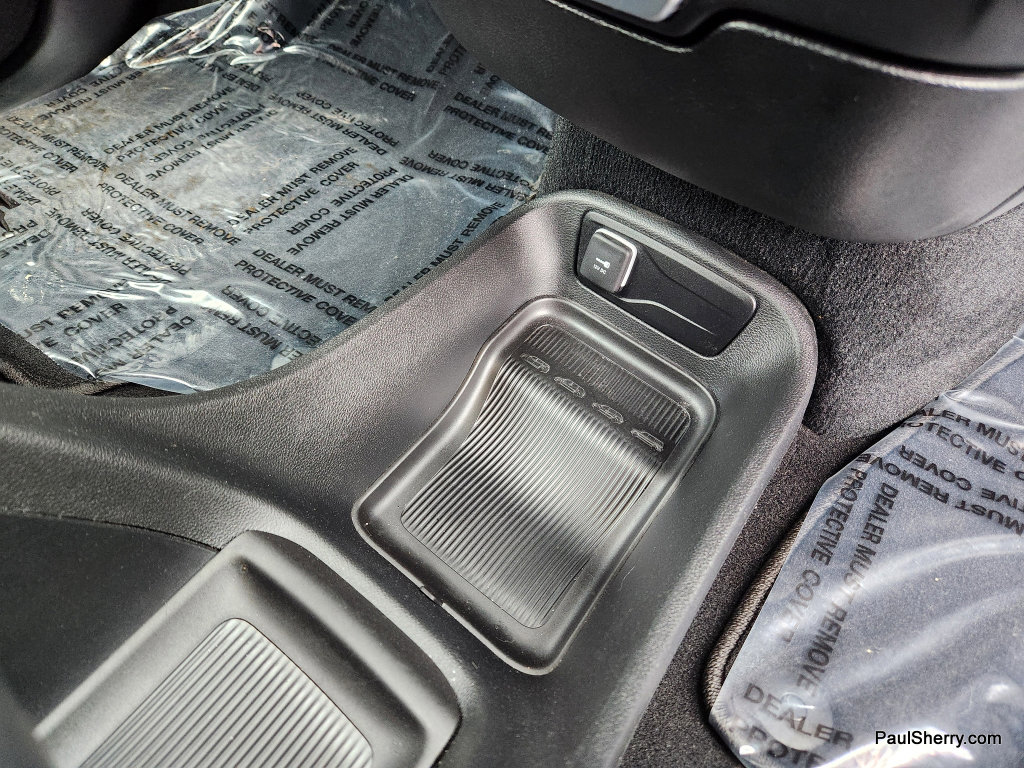 Used 2024 Chrysler Pacifica Touring image 50