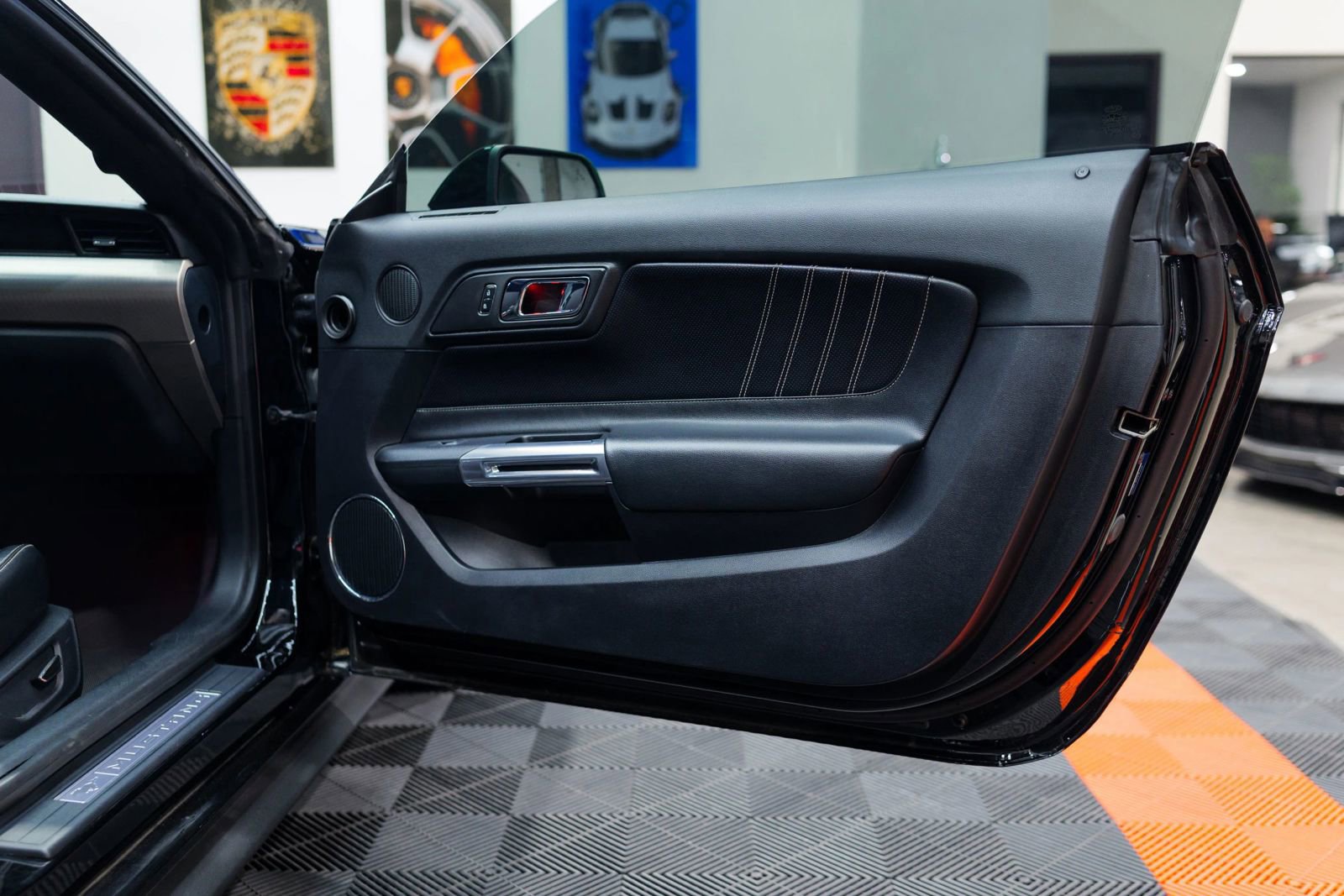 Used 2015 Ford Mustang GT Premium RWD image 30