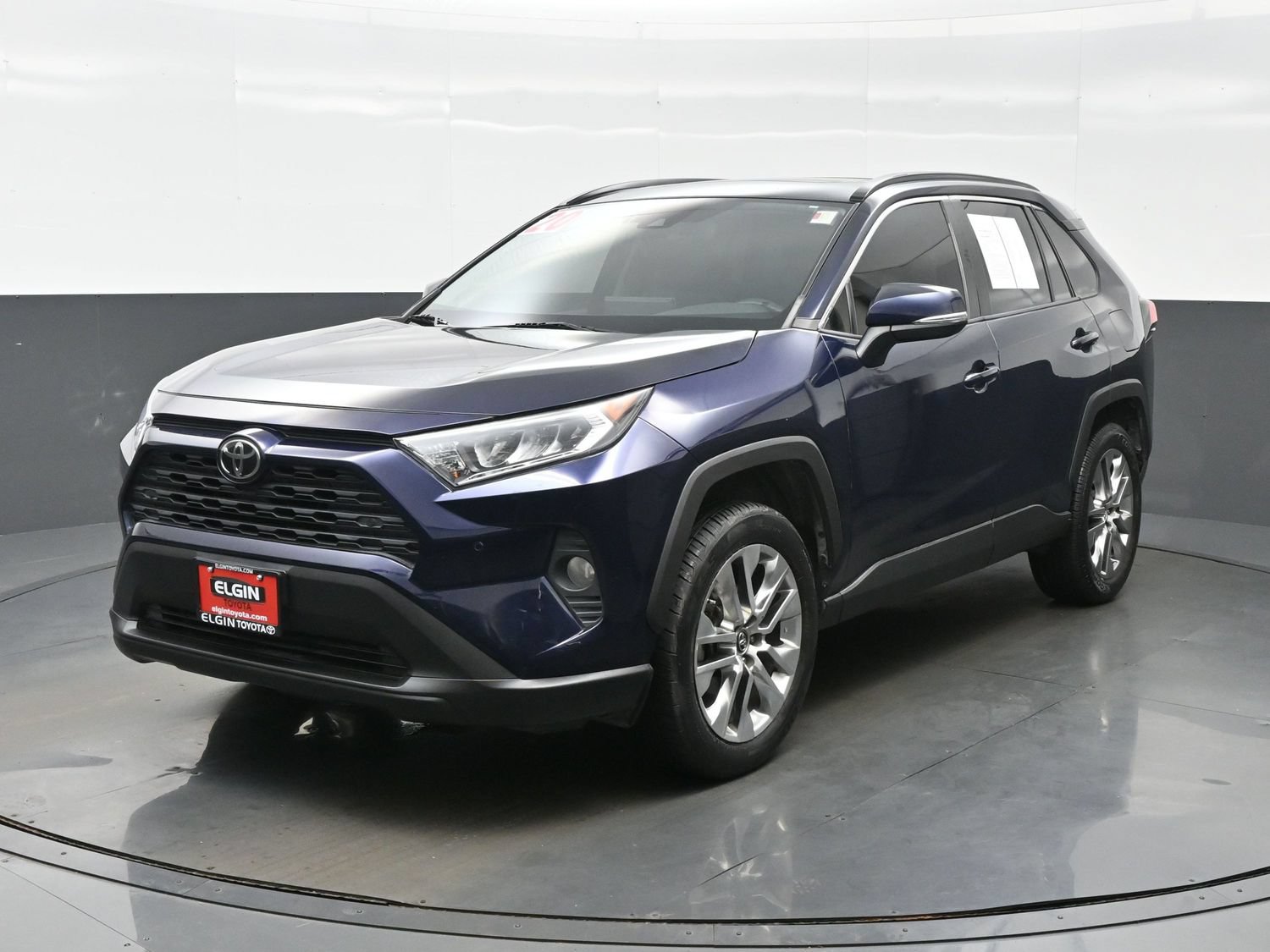 Used 2020 Toyota RAV4 XLE Premium FWD image 2