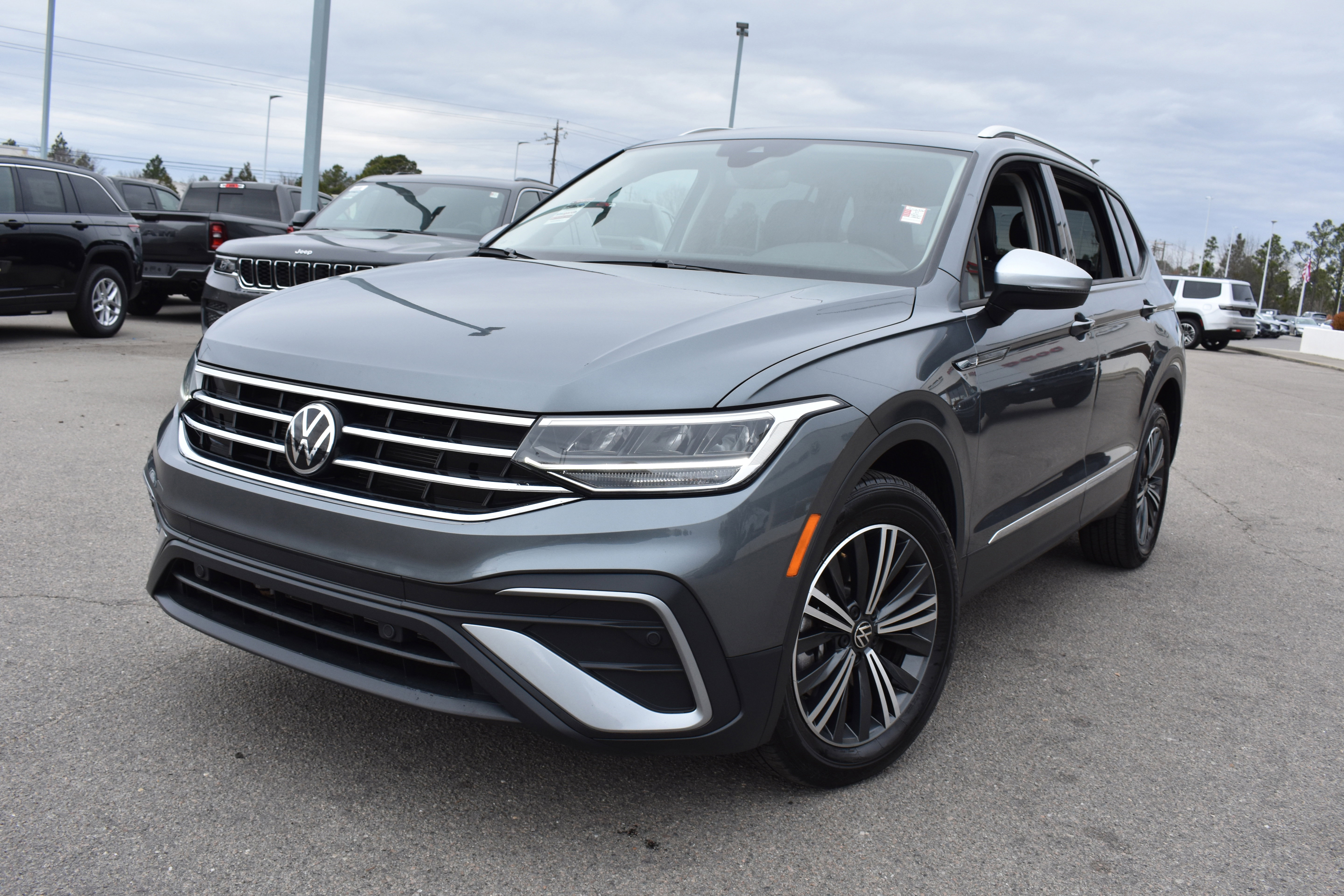 Used 2024 Volkswagen Tiguan Wolfsburg Edition image 5