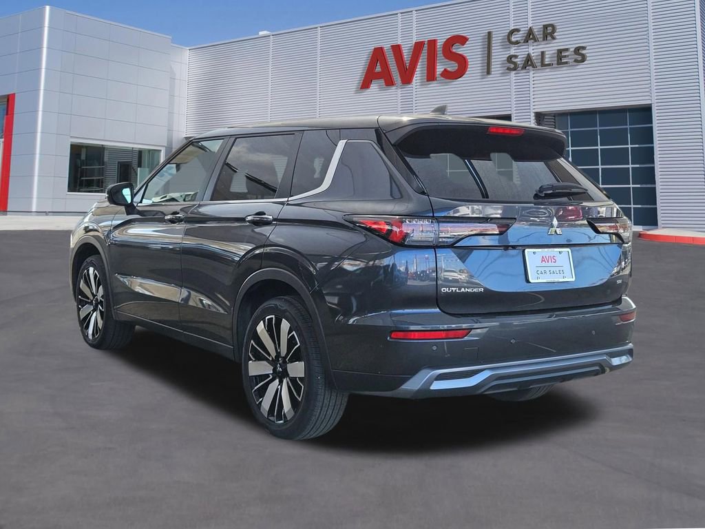 Used 2025 Mitsubishi Outlander SE AWD/4WD image 3
