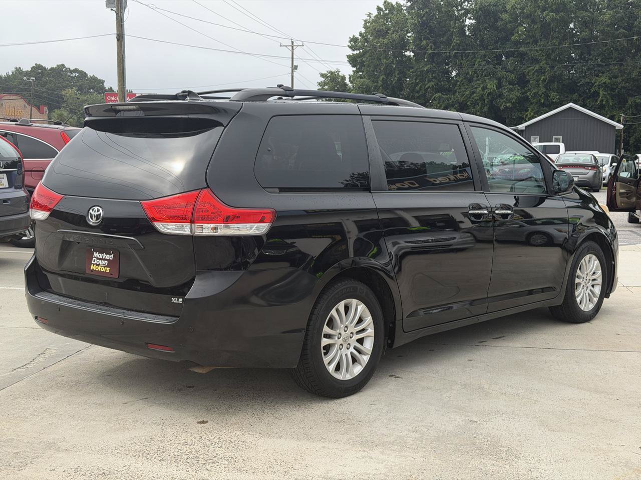 Used 2011 Toyota Sienna XLE w/ Premium Pkg FWD image 5
