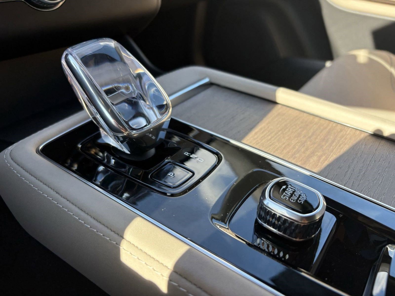 New 2026 Volvo XC90 B6 Plus w/ Protection Package Premier image 17