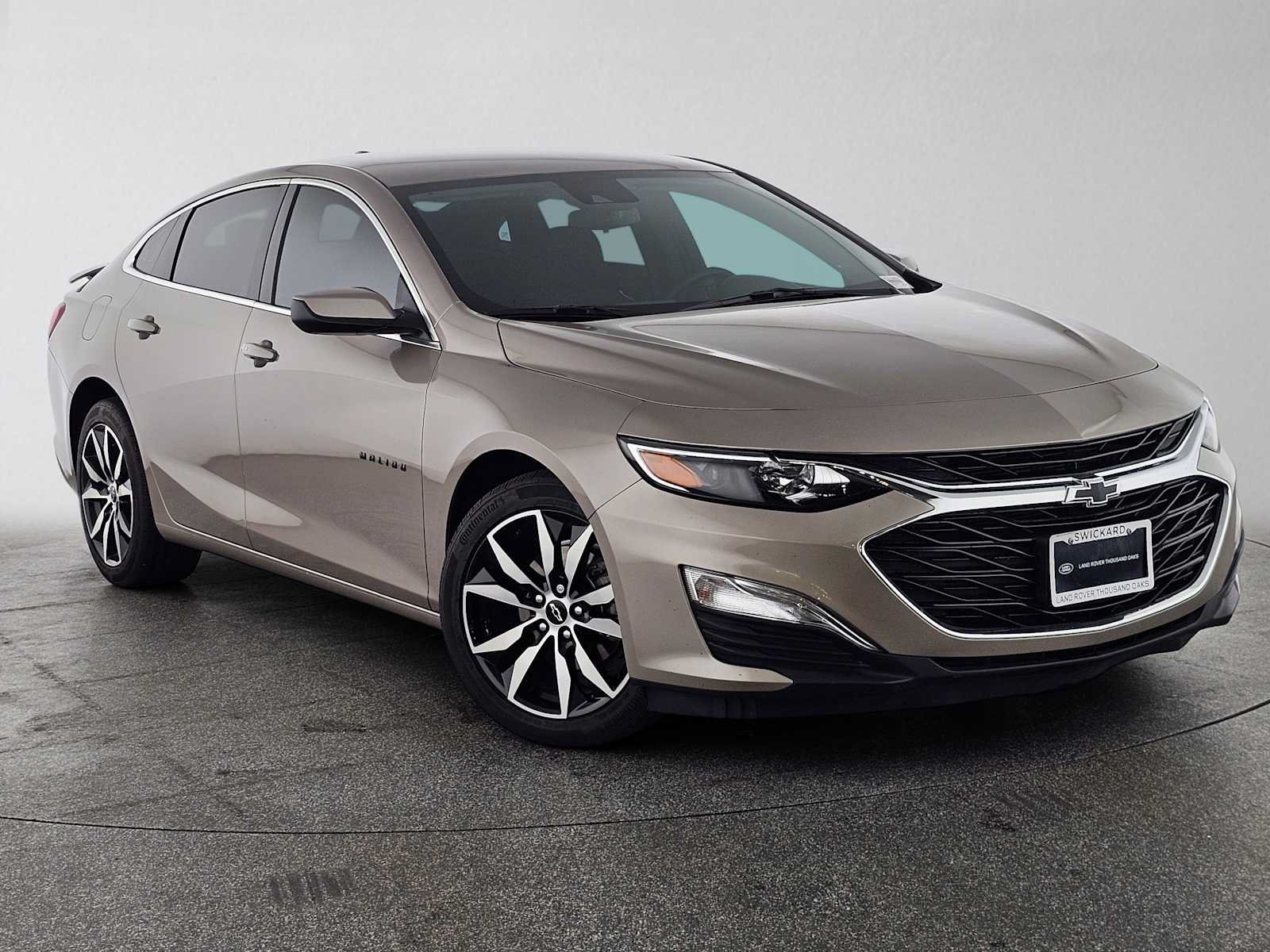 Used 2025 Chevrolet Malibu RS FWD image 2
