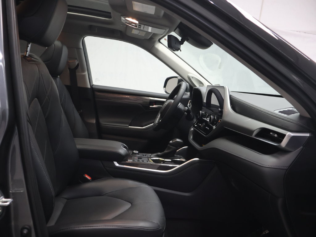 Used 2023 Toyota Highlander Platinum AWD/4WD image 9