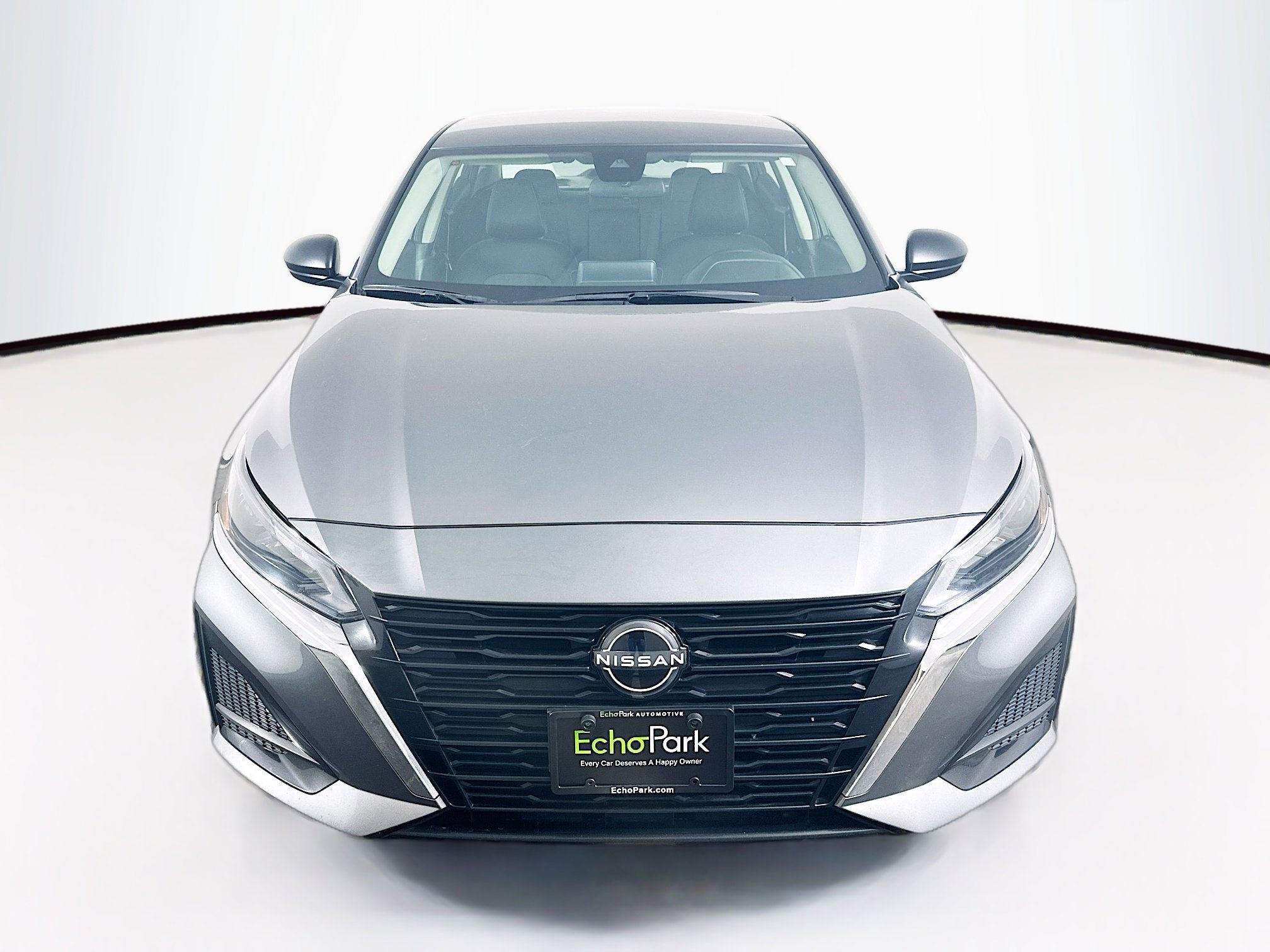 Used 2024 Nissan Altima 2.5 SV FWD image 2