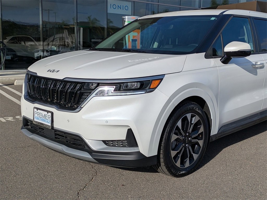 Used 2024 Kia Carnival EX image 10