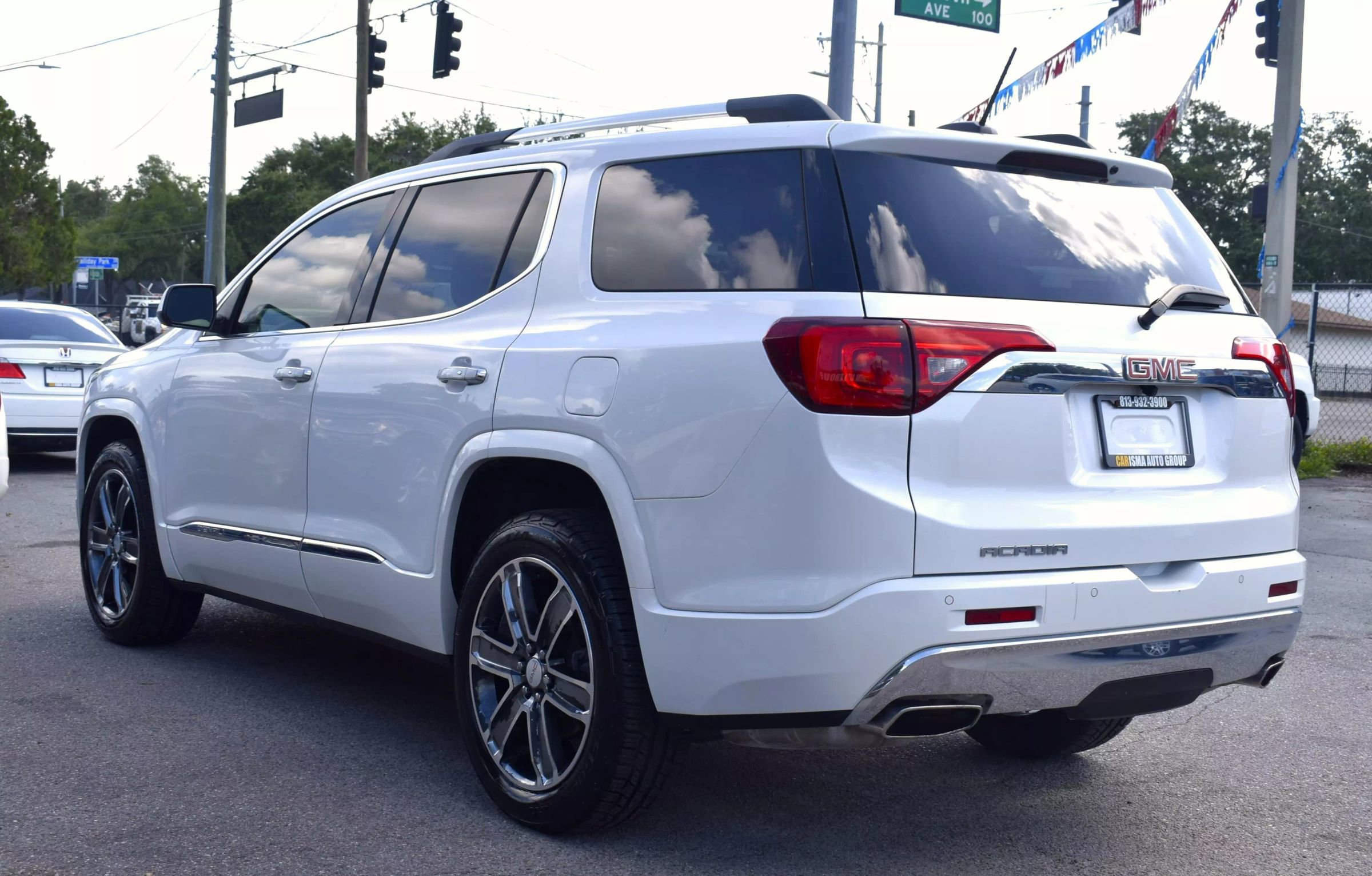 Used 2017 GMC Acadia Denali w/ Technology Package image 5