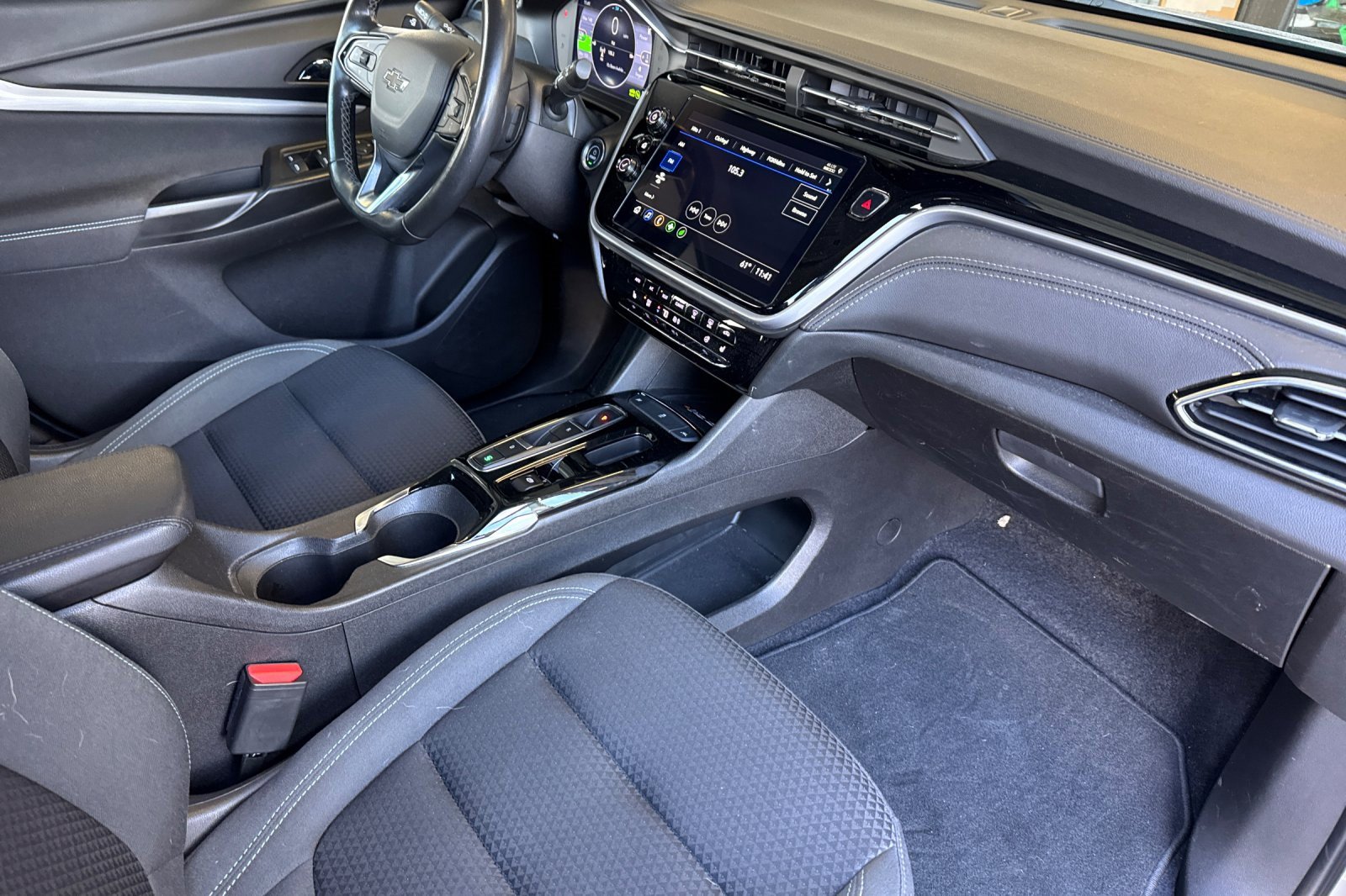 Used 2023 Chevrolet Bolt EUV LT w/ Comfort Package image 17