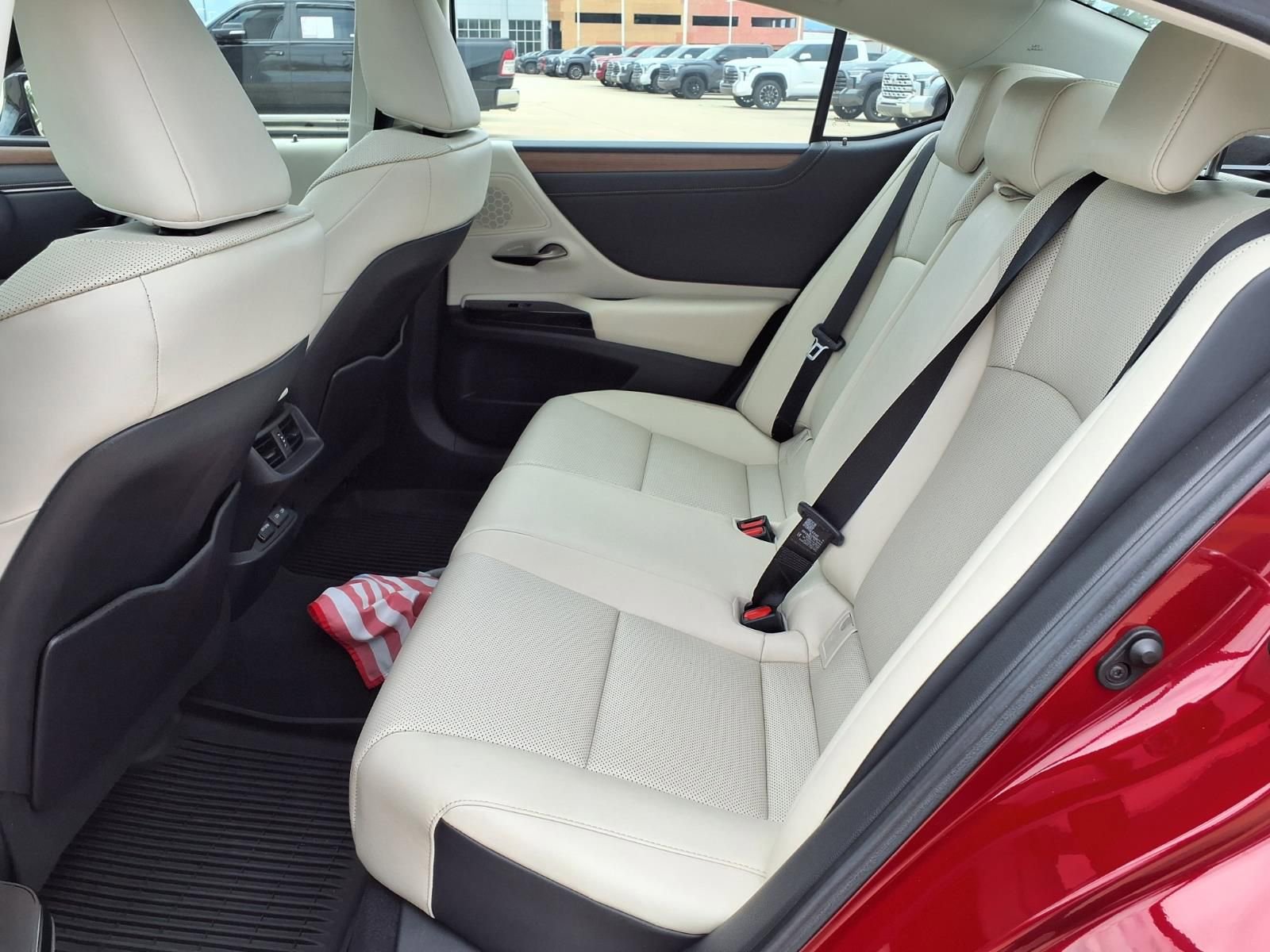 Used 2023 Lexus ES 350 w/ Premium Package FWD image 18