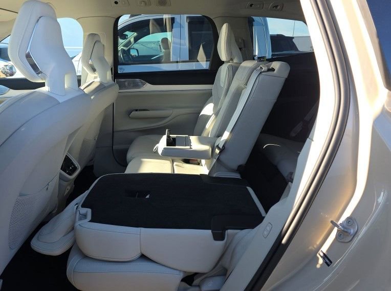 Used 2025 Volvo EX90 Ultra AWD/4WD image 5