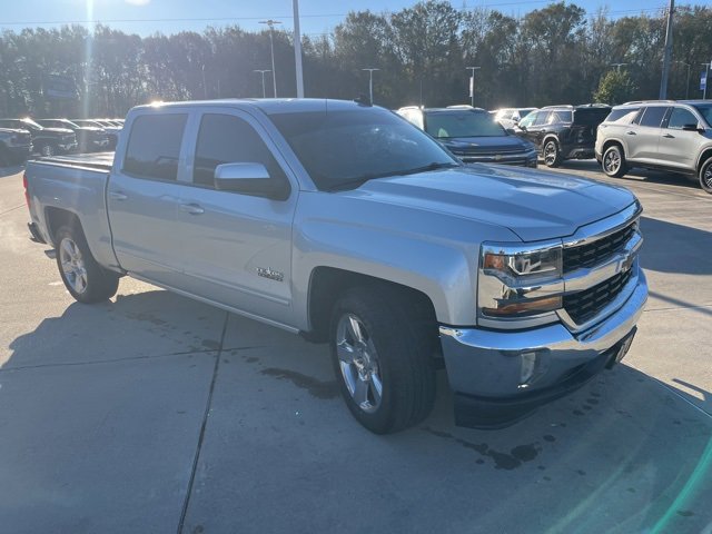 Used 2018 Chevrolet Silverado 1500 LT w/ Texas Edition image 10