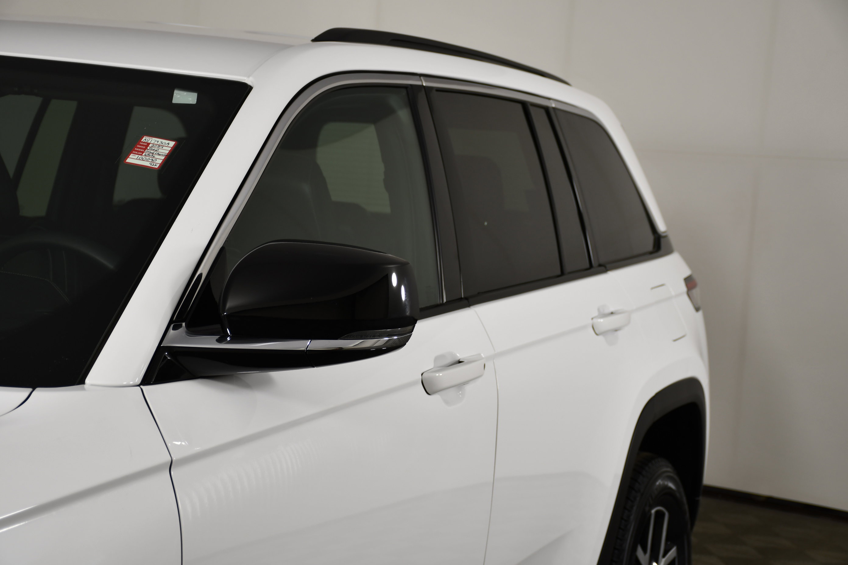 Used 2024 Jeep Grand Cherokee Limited AWD/4WD image 13