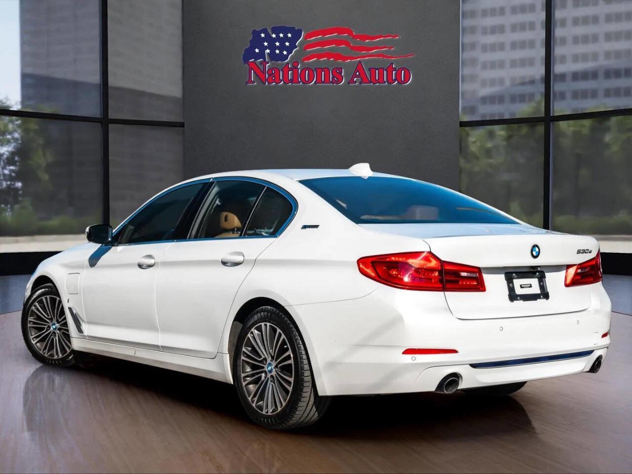 Used 2019 BMW 530e xDrive w/ Convenience Package image 3