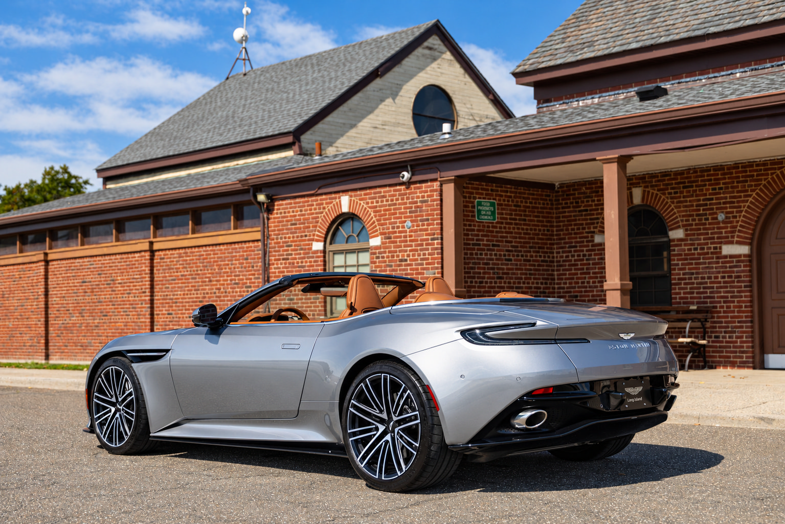 Used 2024 Aston Martin DB12 Convertible RWD image 6