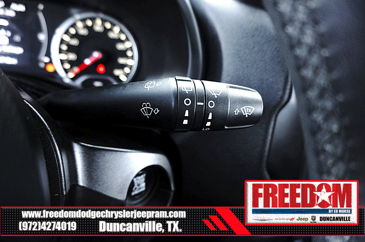 Used 2020 Jeep Renegade Latitude FWD image 32