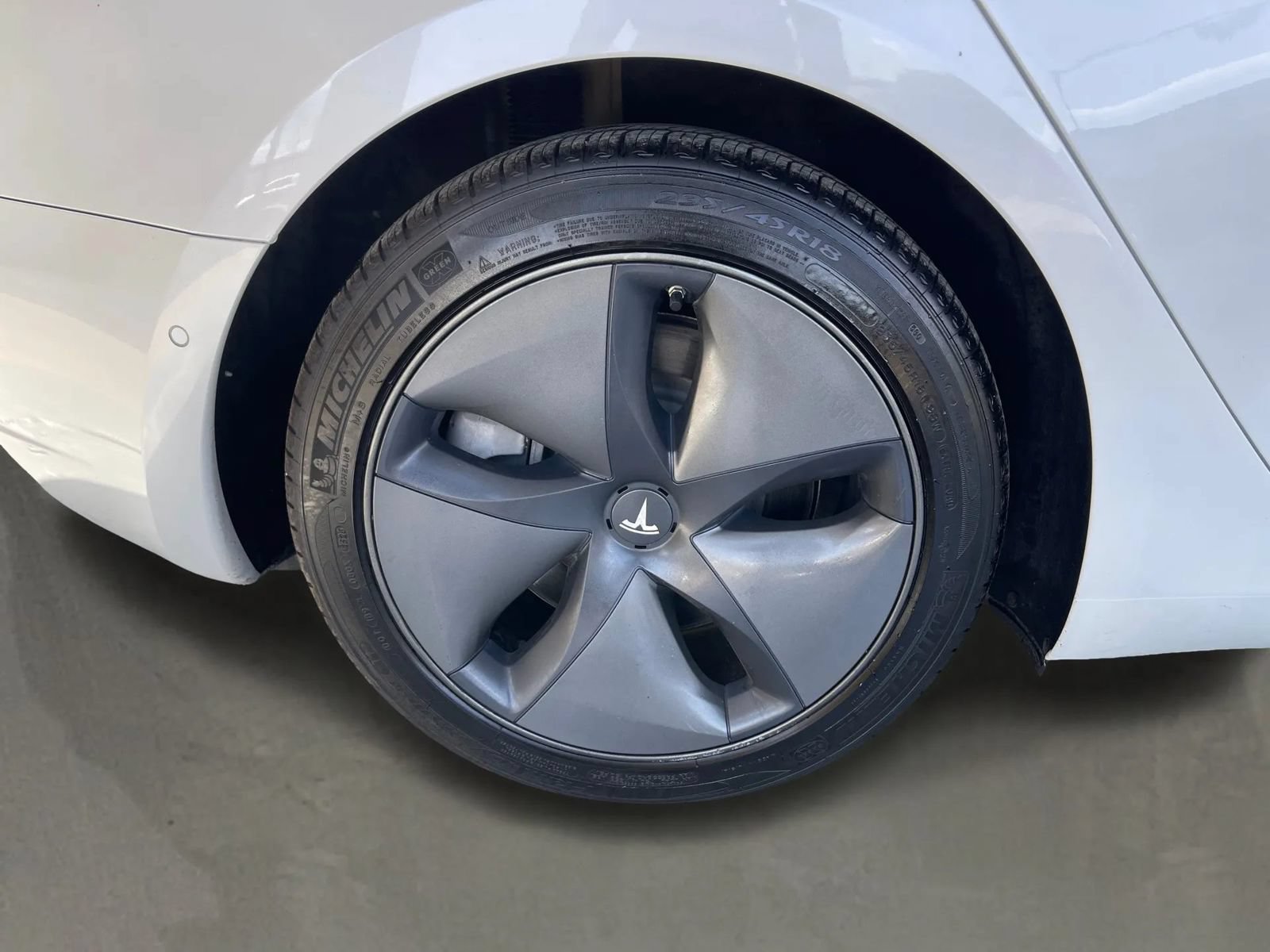 Used 2020 Tesla Model 3 Standard Range RWD image 11