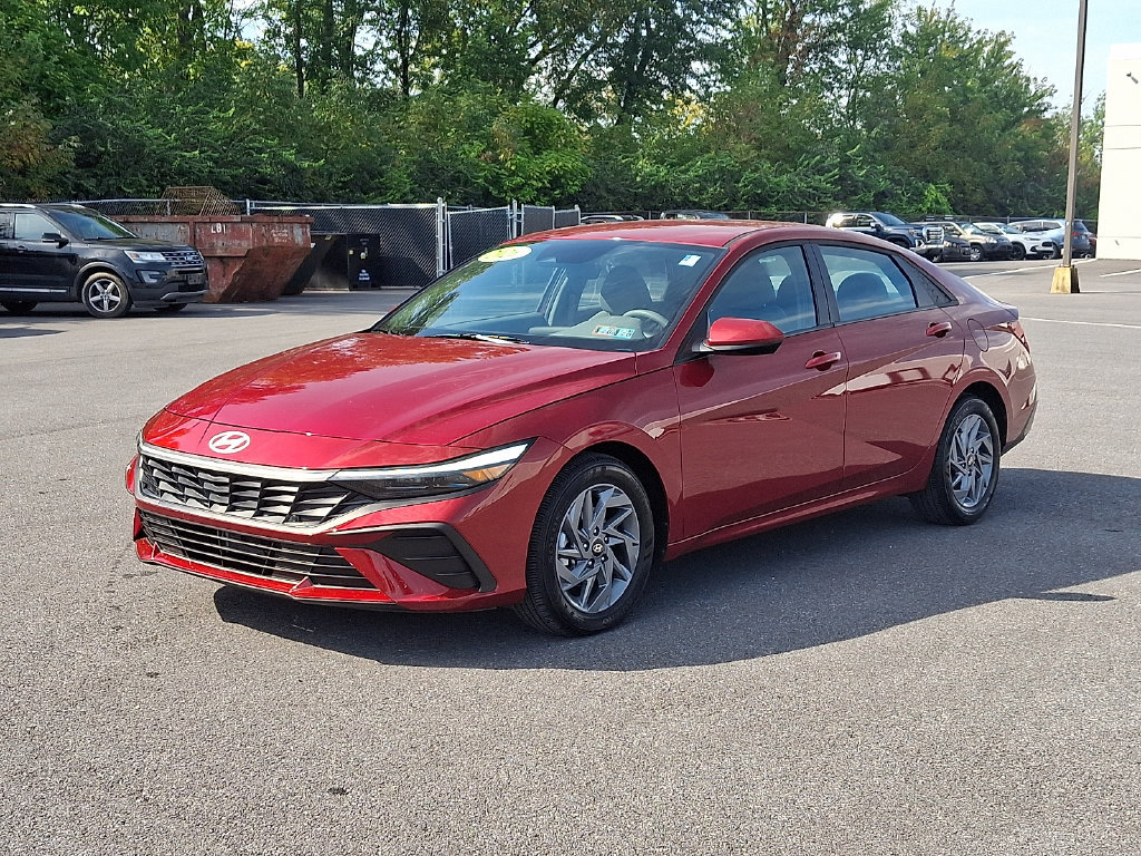 Used 2026 Hyundai Elantra Hybrid FWD image 3