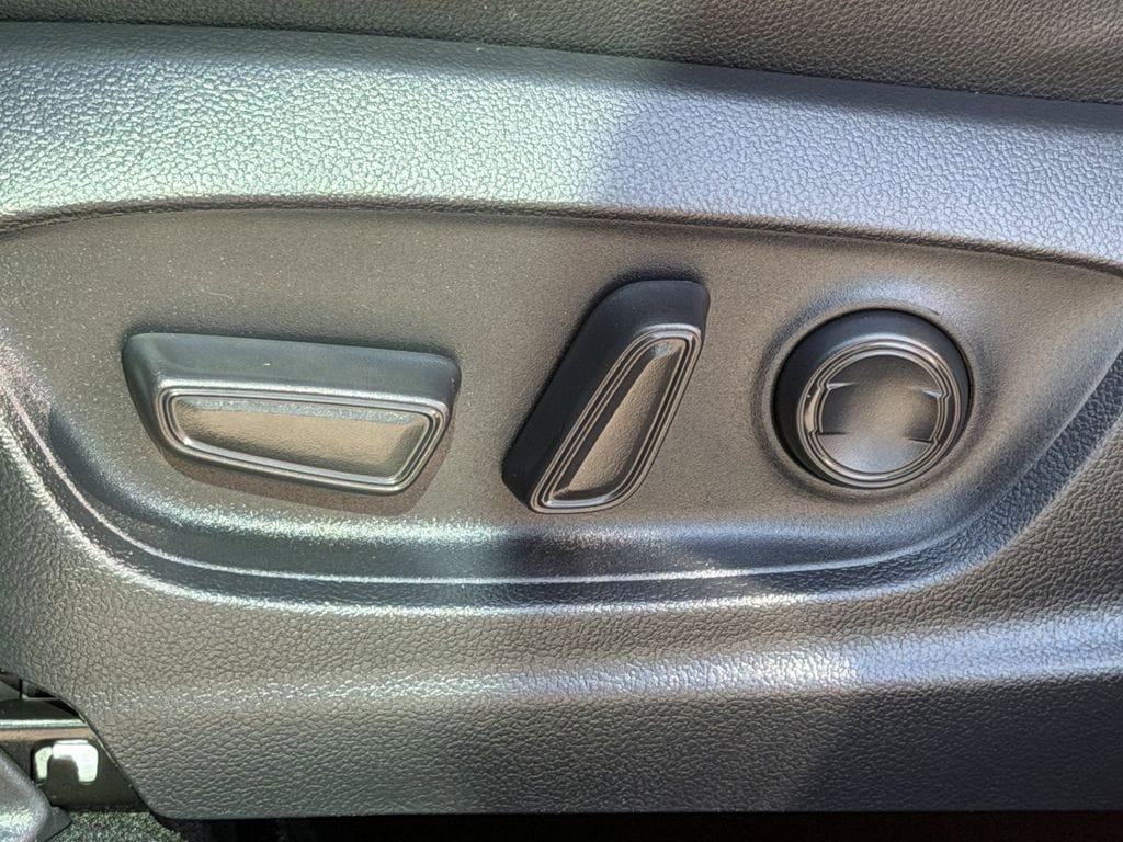 Used 2024 Toyota Corolla Cross XLE FWD image 28