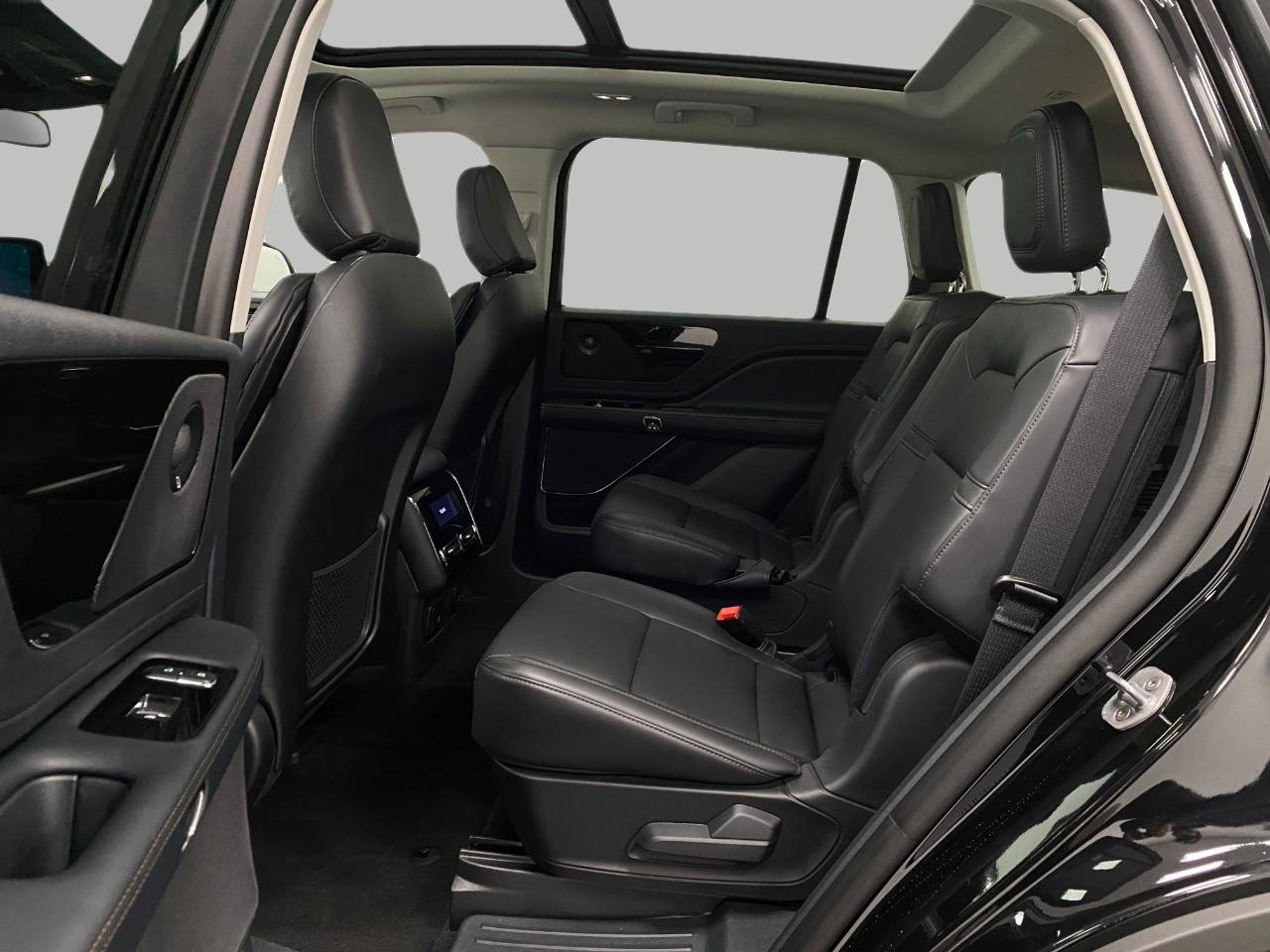 Used 2025 Lincoln Aviator AWD w/ Equipment Group 101A image 29