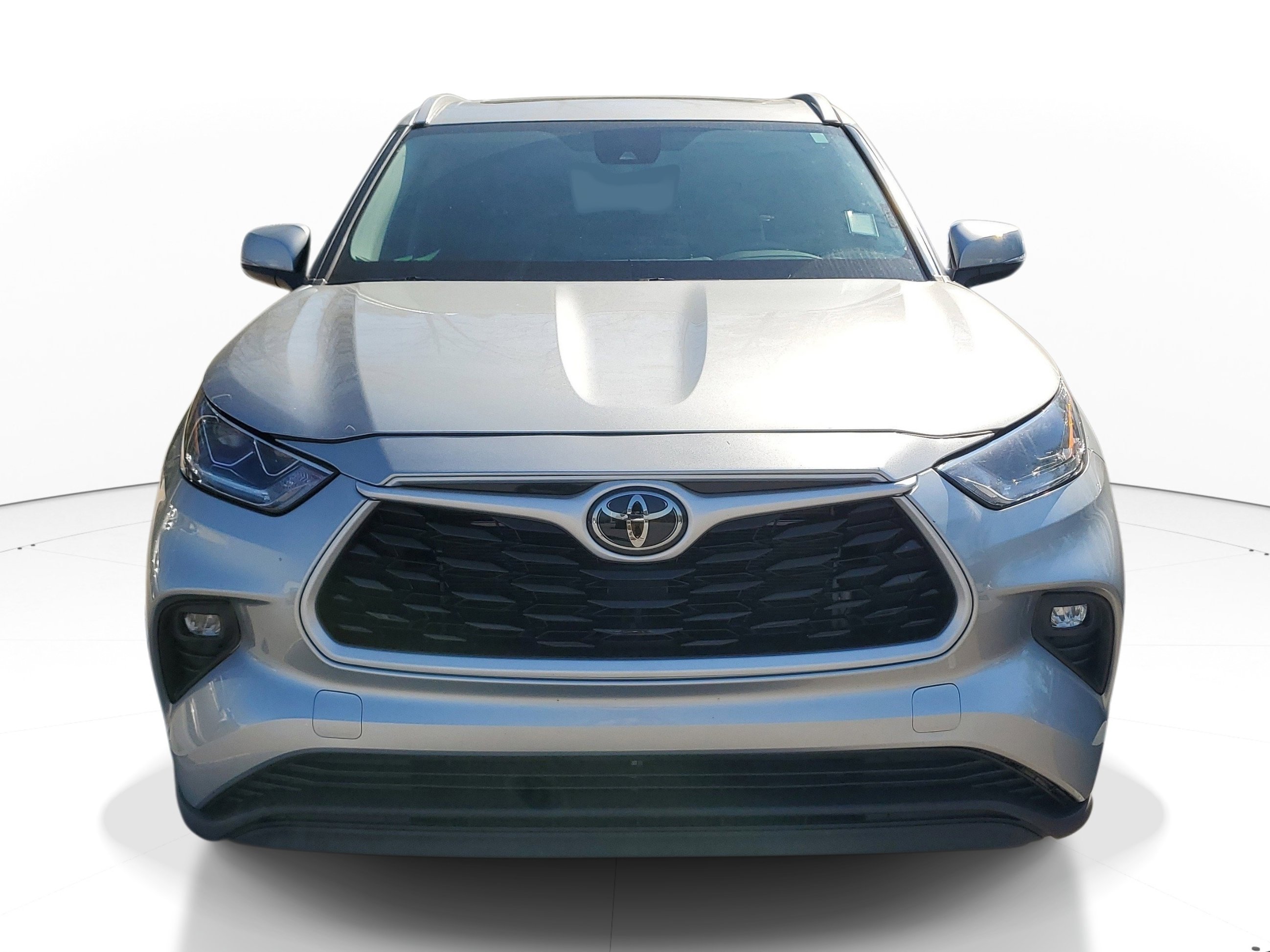 Used 2024 Toyota Highlander XLE image 2