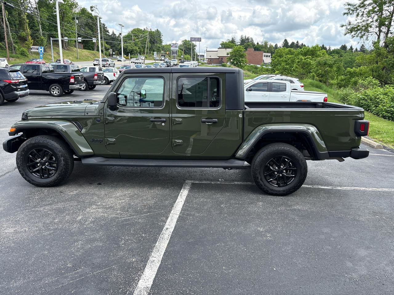 Used 2021 Jeep Gladiator Sport AWD/4WD image 9