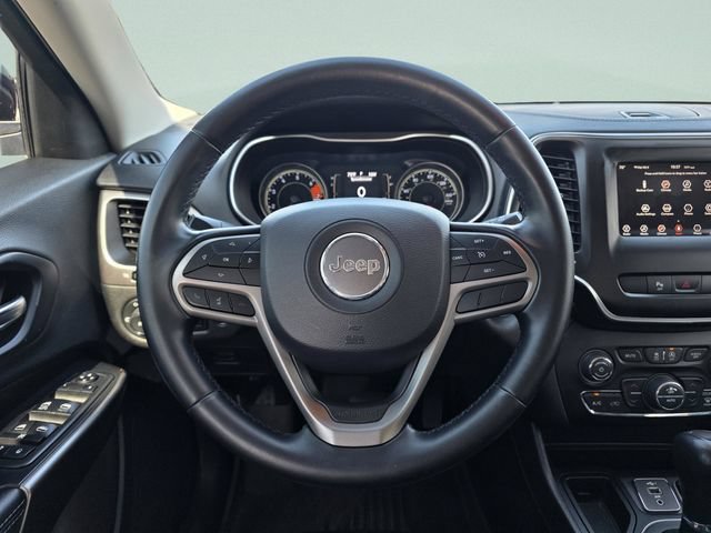 Used 2019 Jeep Cherokee Latitude Plus w/ Comfort/Convenience Group FWD image 19