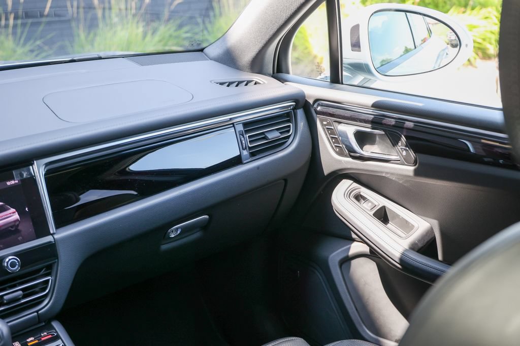 Certified 2026 Porsche Macan AWD/4WD image 37