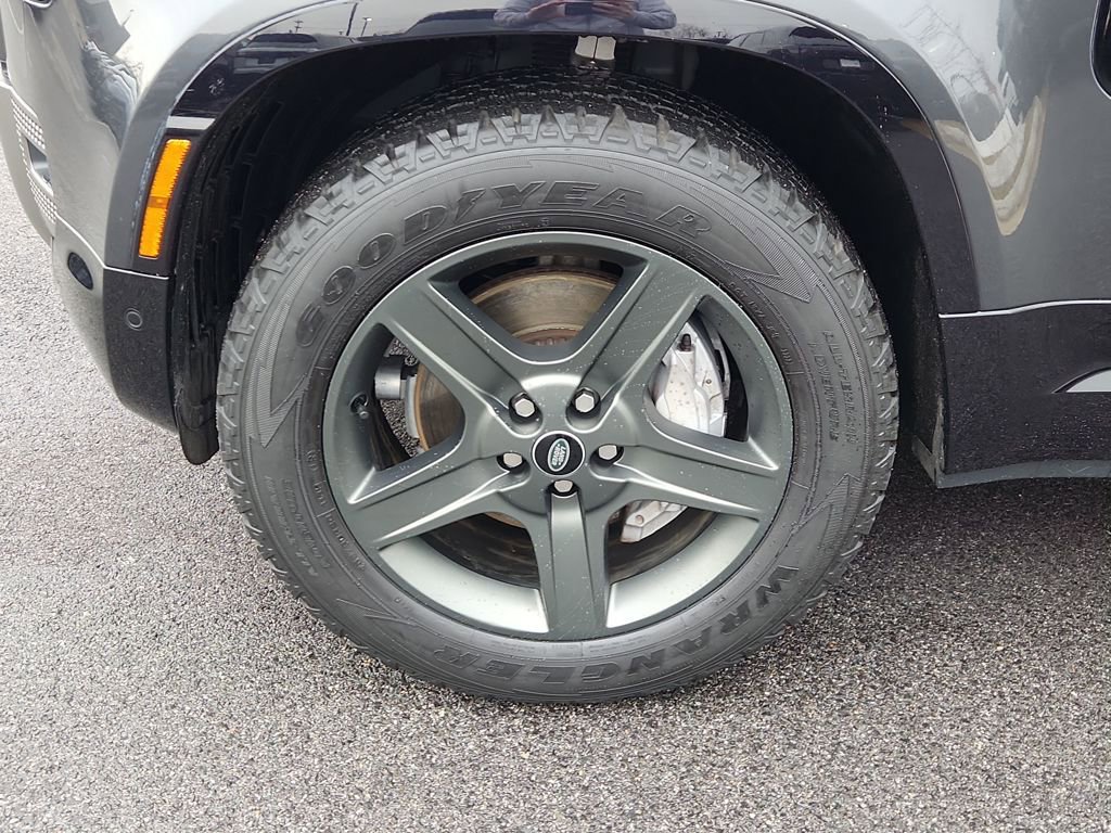 Used 2023 Land Rover Defender 110 X-Dynamic SE image 9