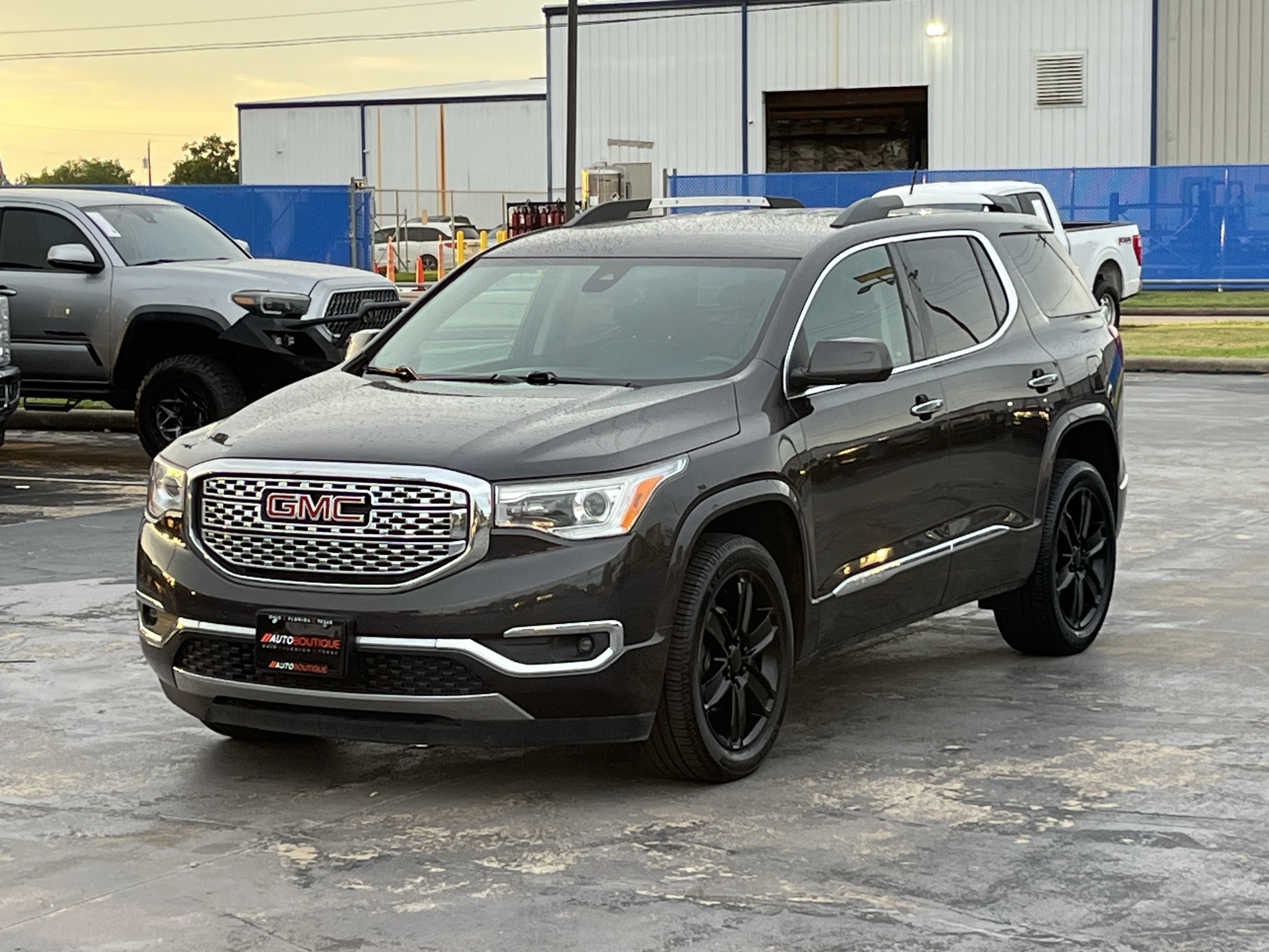 Used 2018 GMC Acadia Denali AWD/4WD image 3