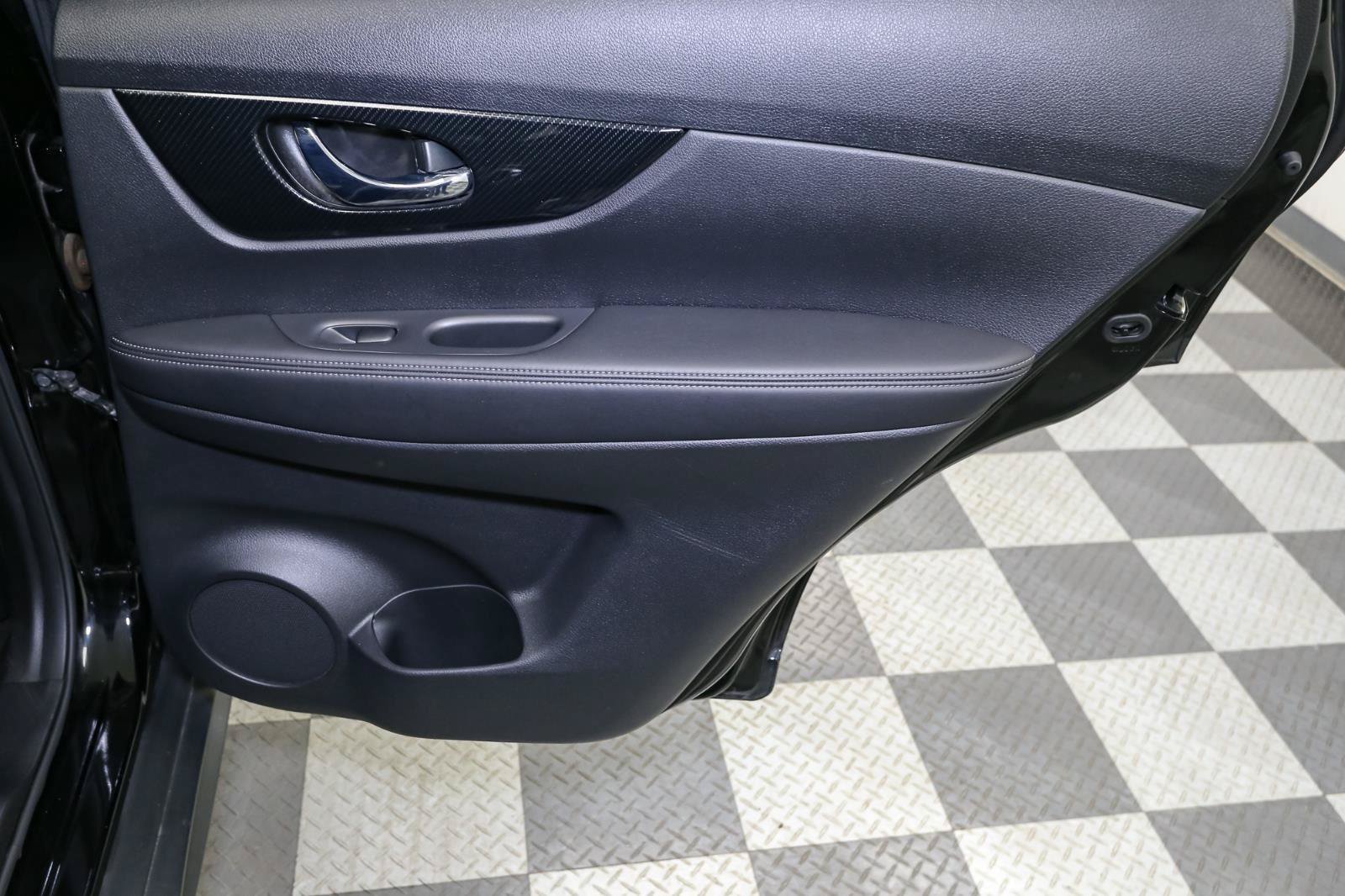 Used 2017 Nissan Rogue SL AWD/4WD image 21