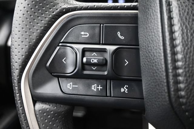 Used 2025 Toyota 4Runner SR5 AWD/4WD image 18