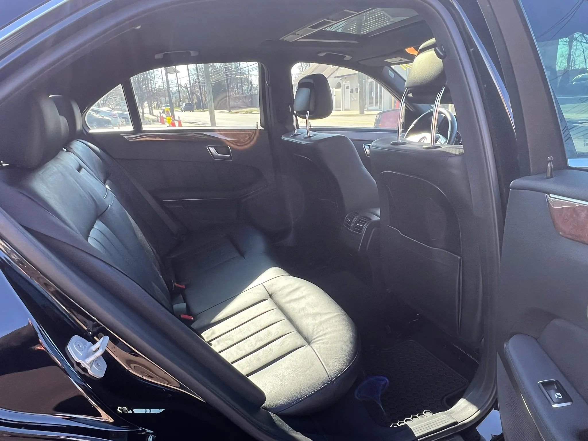 Used 2013 Mercedes-Benz E 550 4MATIC Sedan image 22