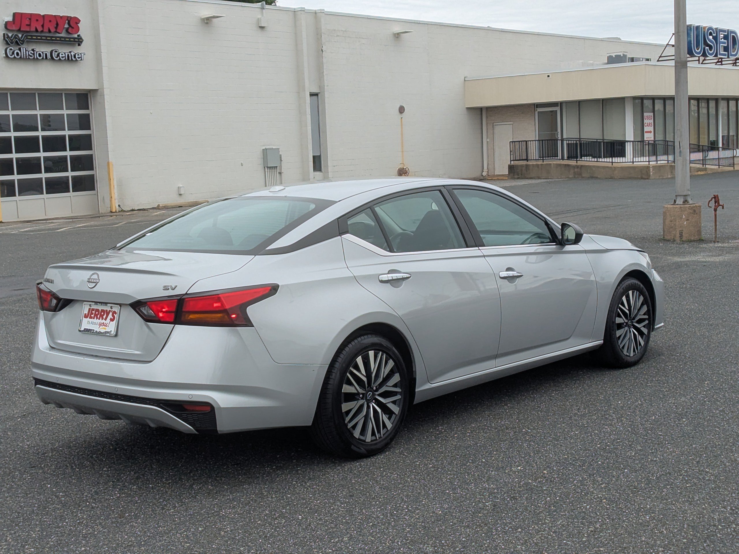 Used 2024 Nissan Altima 2.5 SV FWD image 9
