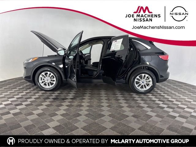 Used 2020 Ford Escape SE image 9