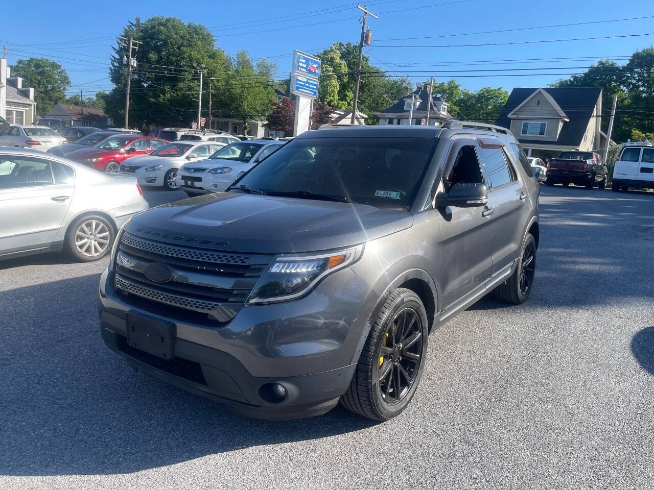 Used 2015 Ford Explorer XLT w/ Equipment Group 202B AWD/4WD image 2