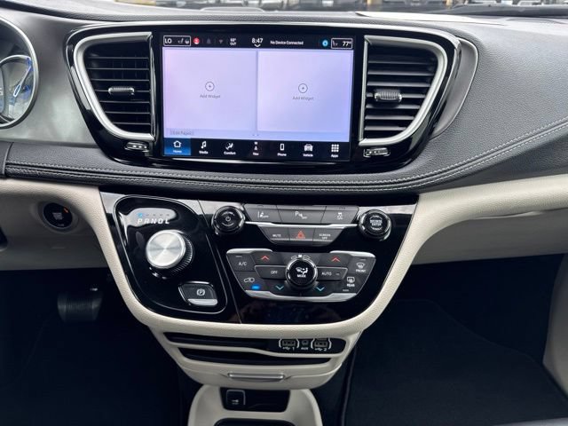 Used 2024 Chrysler Pacifica Limited FWD image 22