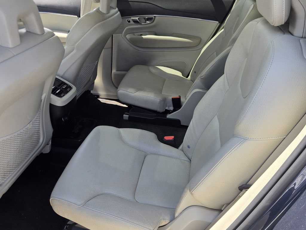 Used 2020 Volvo XC90 T6 Momentum AWD/4WD image 12