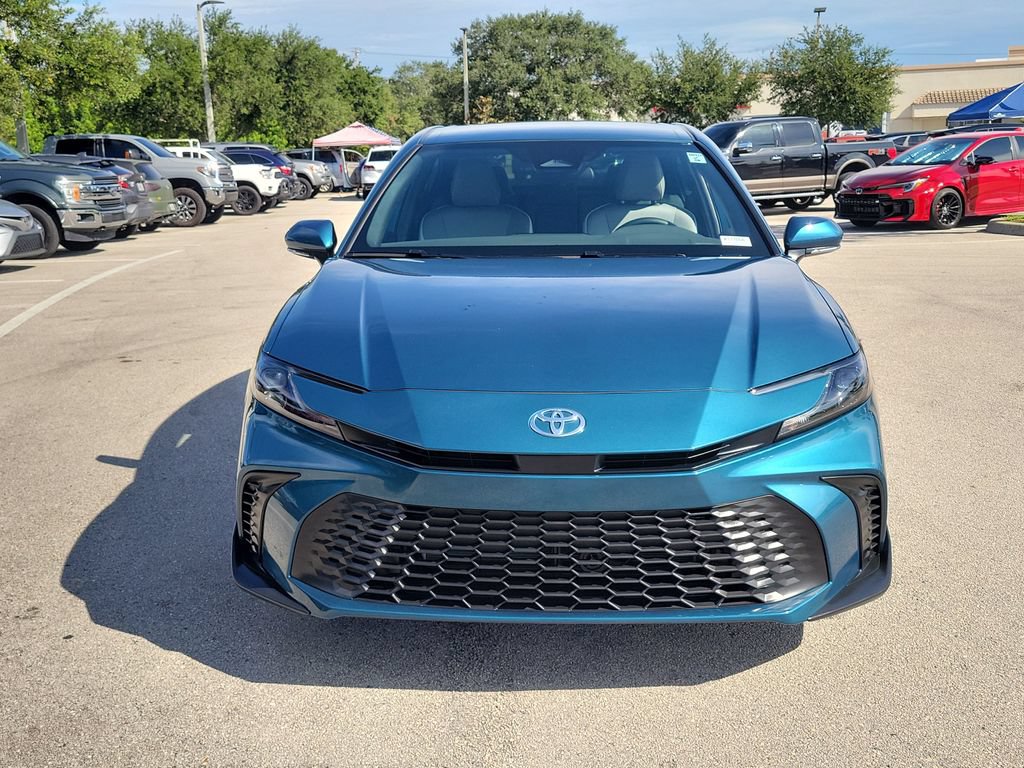 Used 2026 Toyota Camry SE AWD/4WD image 2